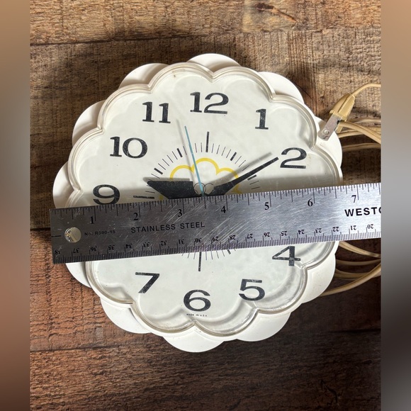 Retro General Electric 2150 White Daisy Electric 7" Wall Clock Tested Works - Picture 13 of 14